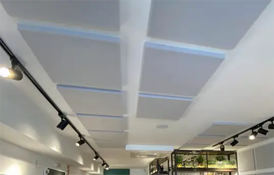 Noise-absorbing acoustic panels on the ceiling of La Faràndula restaurant